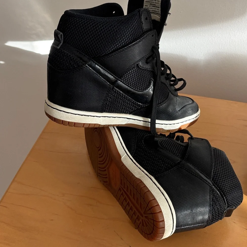 Nike Black Women's Wedge Sneakers - Picture 10 of 11